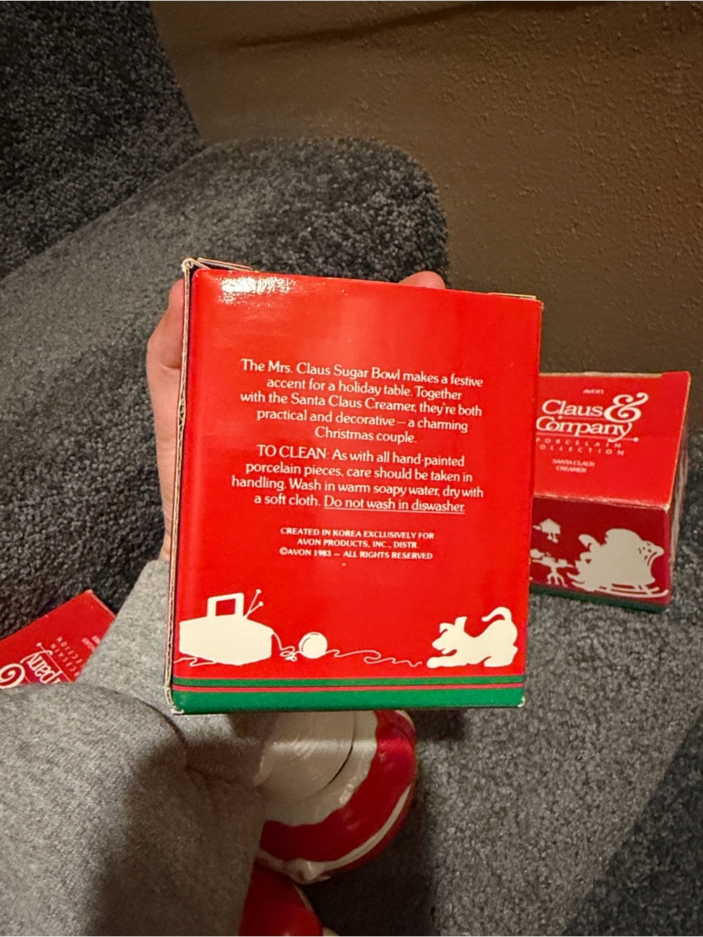AVON Vintage Santa Claus Creamer and Mrs. Claus Sugar Bowl w/Lid Set 1983 - Picture 9 of 10
